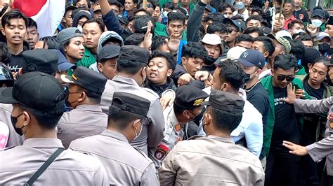 Demo Ratusan Mahasiswa Di Tulungagung Tolak Kenaikan BBM Sempat Memanas