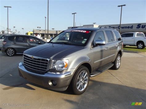 2007 Mineral Gray Metallic Chrysler Aspen Limited HEMI 70474427 Photo