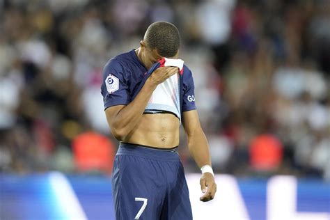 Mbappé Ou Neymar Lentraîneur Du Psg Ne Désignera Pas Le Principal