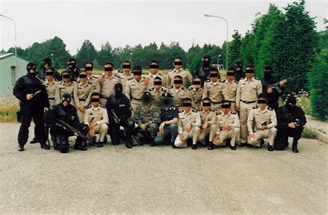 G O S Gruppo Operativo Speciale 2000 2003 Armi Corpi d élite