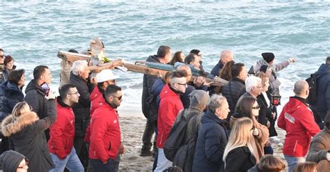 Naufragio Crotone Sale A Il Bilancio Delle Vittime Papa Mai Pi