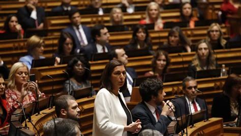 Ana Catarina Mendes eleita ampla maioria líder da bancada do PS