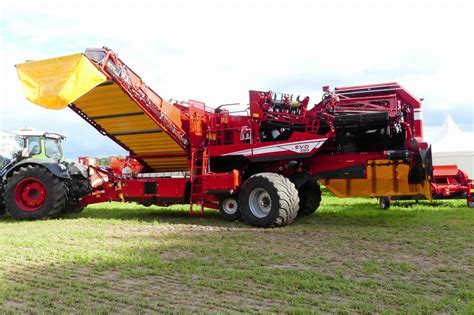 Grimme Evo Bunkerrooier Met Grotere Non Stop Bunker Trekker