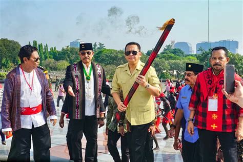 Nyalakan Obor Di Peringatan HUT Ke 206 Bamsoet Minta Generasi Muda