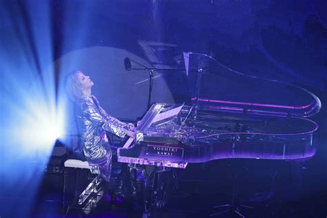 Yoshiki、世界一豪華なディナーショー初日はthe Last Rockstarsメンバーがサプライズ登場 Xyとのコラボステージも