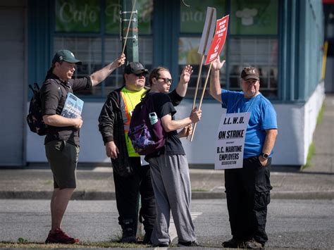 Strike Gets Underway For More Than 7 400 Port Workers Across B C