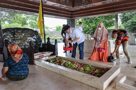 Reses Di Jawa Timur LaNyalla Ziarah Ke Makam Bung Karno LaNyalla