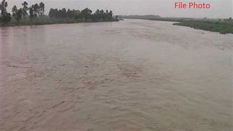 Water Level Continues To Rise In River Sutlej Pakistan Dunya News