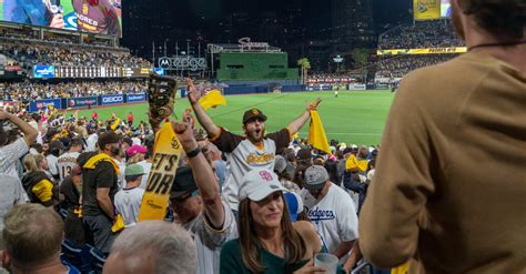 Nlds Padres Beat Dodgers In San Diego To Take 2 1 Series Lead The