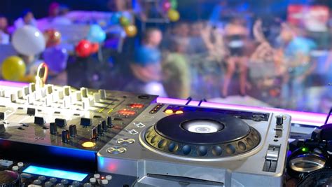 A Beginners Guide To Dj Decks