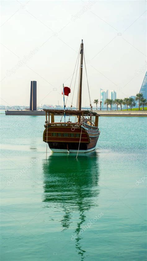 DOHA QATAR 14 DE FEBRERO Barcos tradicionales llamados Dhows están