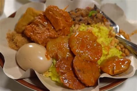 Berburu Kuliner Legendaris Di Bandung Nasi Kuning Pasirkoja Berjualan