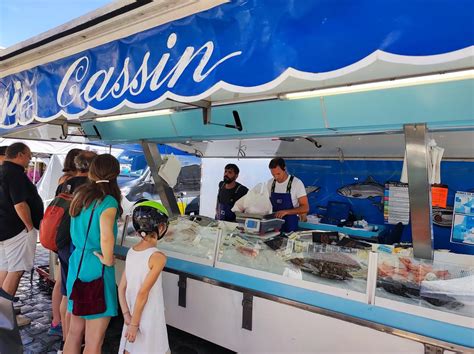 Incendie du marché couvert de Libourne Les gens passent nous