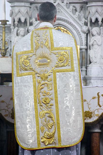 CATHOLICVS Liturgia tradicional de la solemnidad de la Santísima