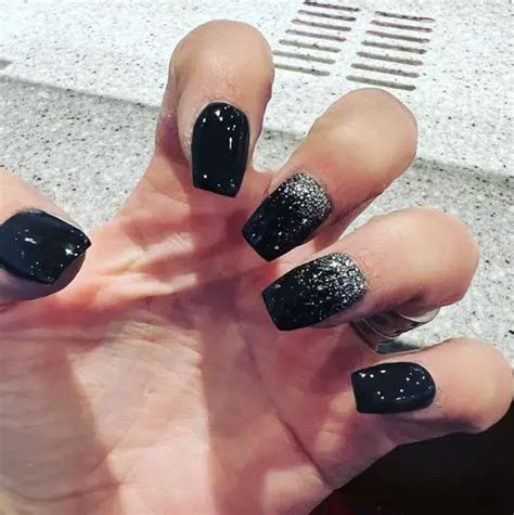 40 Irresistible Black Glitter Nails For You This Season