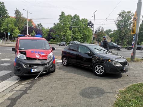 Wypadek Ambulansu Do Przewozu Krwi I Samochodu Osobowego Przy Mo Cie