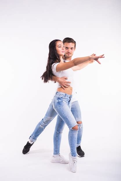 Pareja Joven Bailando Baile Social Bachata Merengue Salsa Kizomba