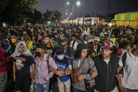 Organized migrant caravan now at 6,000 moves toward the US, surging ...