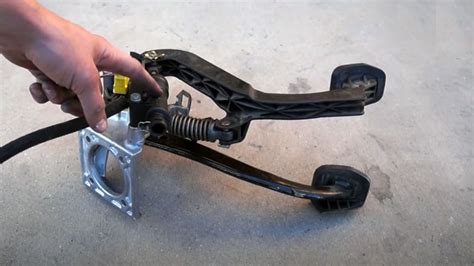 11 Causes of a Stiff Clutch Pedal (With Simple Fixes)