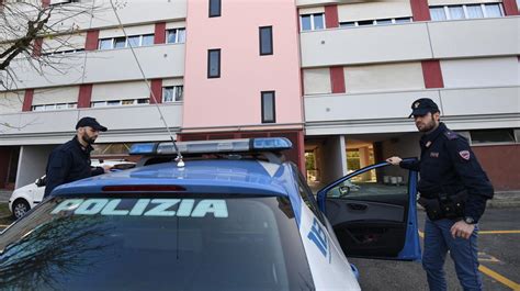 Omicidio A Bologna Strangola La Madre Per Il Giudice Deve Stare In