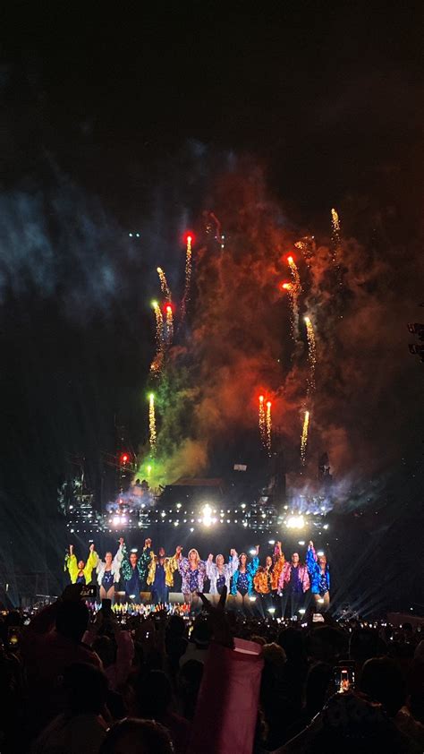 Canciones Sorpresa Fuegos Artificiales Y Regalos A Fans Así Fue El Tercer Concierto De Taylor