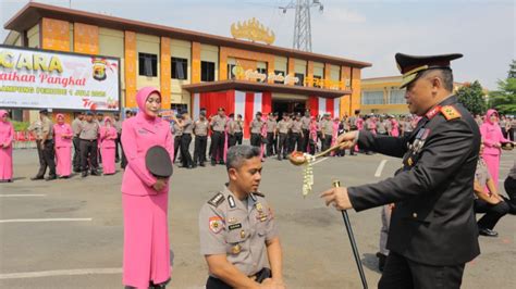 Personel Polda Lampung Mendapat Kenaikan Pangkat Di Hari