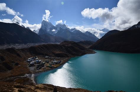 Gokyo Lake Trekking: Discover the Beauty of Gokyo Lake (5357m) Ice Cap ...