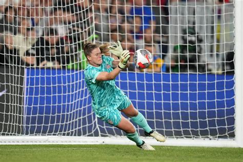 Alyssa Naeher Heroics Boos For Korbin Albert As Uswnt Wins Shebelieves