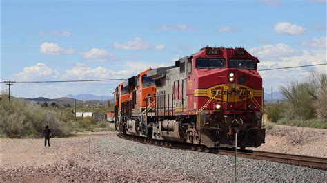 Bnsf Bnsf Warbonnet C W Leads The H Belphx A Through Castle