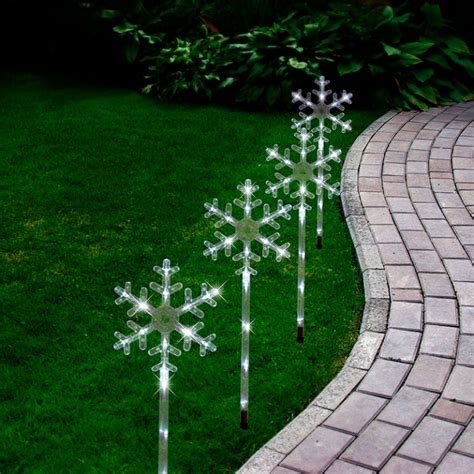 Solar Snowflake Path Lights 4pc Wht Starlight Christmas And Party