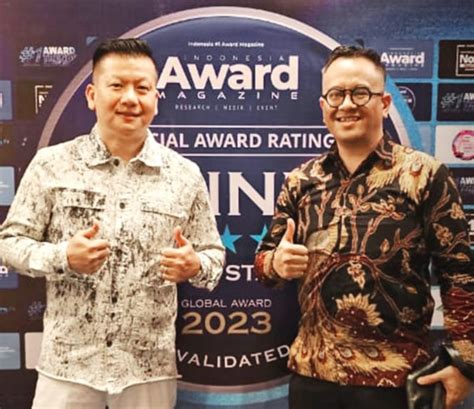 Erojan Raih Penghargaan Diajang Award Trends Summit Poskotaonline