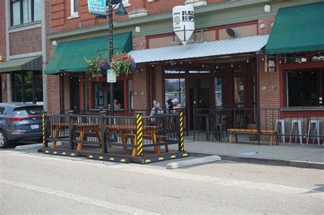 Parklets bring more outdoor seating to downtown Auburn | Auburn Reporter