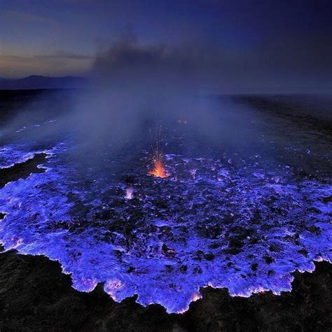 El Volc N Kawah Ijen En Indonesia Tiene Lava Azul Va De Tonalidades