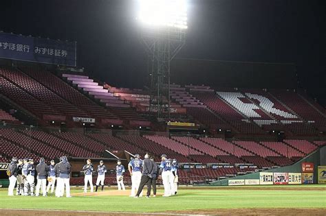 西武が楽天の本拠地でナイター練習 球場の全面led化を入念に確認 松井稼頭央監督「まぶしさもあるし、距離感難しい」 ライブドアニュース