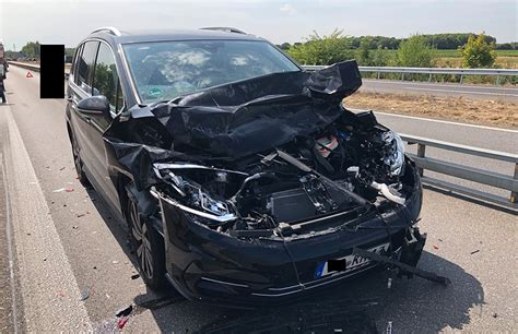 Auffahrunfall Mit Sattelz Gen Und Pkw Autobahn Vollsperrung Nach Crash