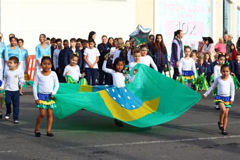 Abertura da semana da Pátria teve apresentação de escolas de Mafra