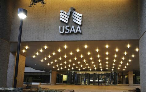 How much money USAA's CEO and executives made in 2022