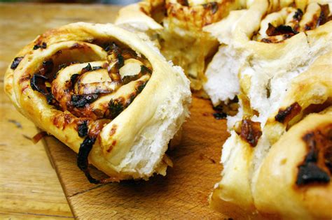 Caramelised Onion And Cheddar Tear N Share Loaf Dom In The Kitchen