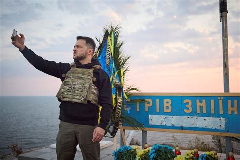 Zelensky All Isola Dei Serpenti Per Il Esimo Giorno Di Guerra