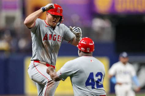 Mlb》「神鱒」大號逆轉彈、78億球星倫登猛打賞 天使擊退光芒 自由體育