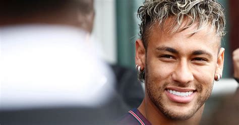 PSG Folle journée et présentation XXL pour la star Neymar