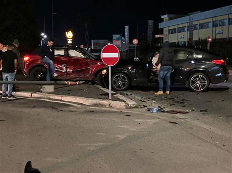 Pomezia Tremendo Incidente Sulla Via Del Mare Due Feriti Abbattuto