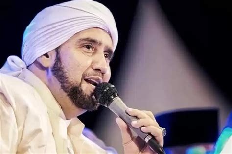 Lirik Sholawat Kisah Sang Rasul Yang Dipopulerkan Habib Syech Abdul