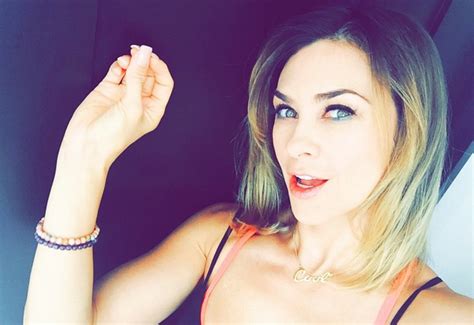 Así es cómo Aracely Arámbula toma el sol en un sexy mini bikini Laura G