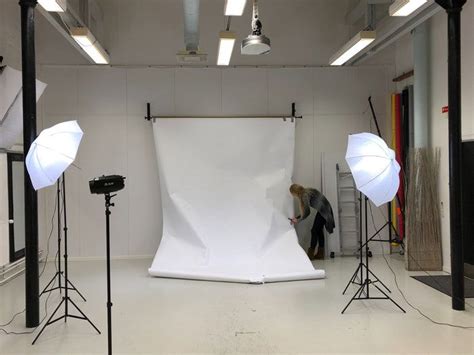 8 Creative Ways to Find Cheap (or Free) Photo Studio Rental