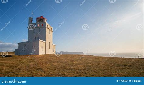 Vuurtoren Aan De Zuidkust Van IJsland Stock Foto Image Of Stad Kust