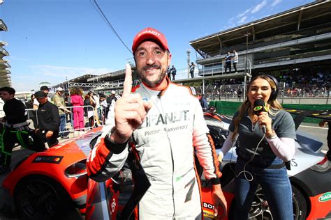 Paludo vence a 40ª na Porsche Cup em meio ao brilho de Nicolas Costa