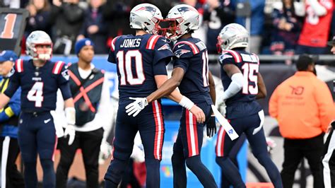 Mac Jones Connects With Tyquan Thornton In Patriots Ota Video