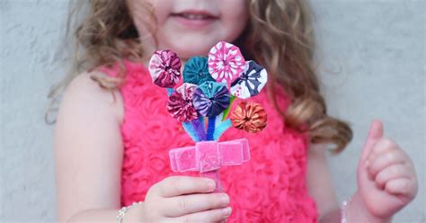 Fabric scrap and pipe cleaner flower bouquet | Kid Magazine