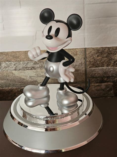 Disney 100 Mickey Mouse Así se ve la lámpara LED que ya puedes comprar